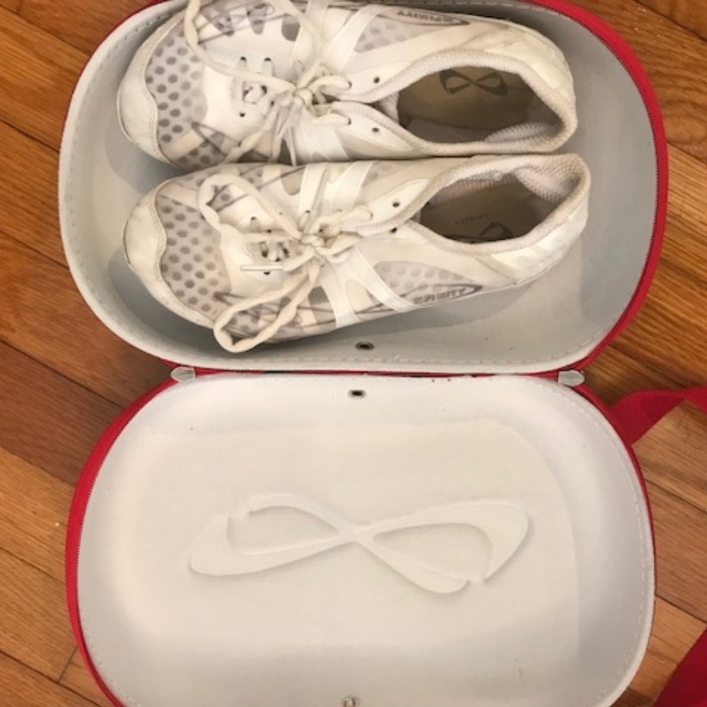 Infinity Cheer Shoes and Case, Size 6